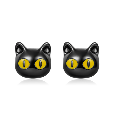 黒猫のスタッドピアス